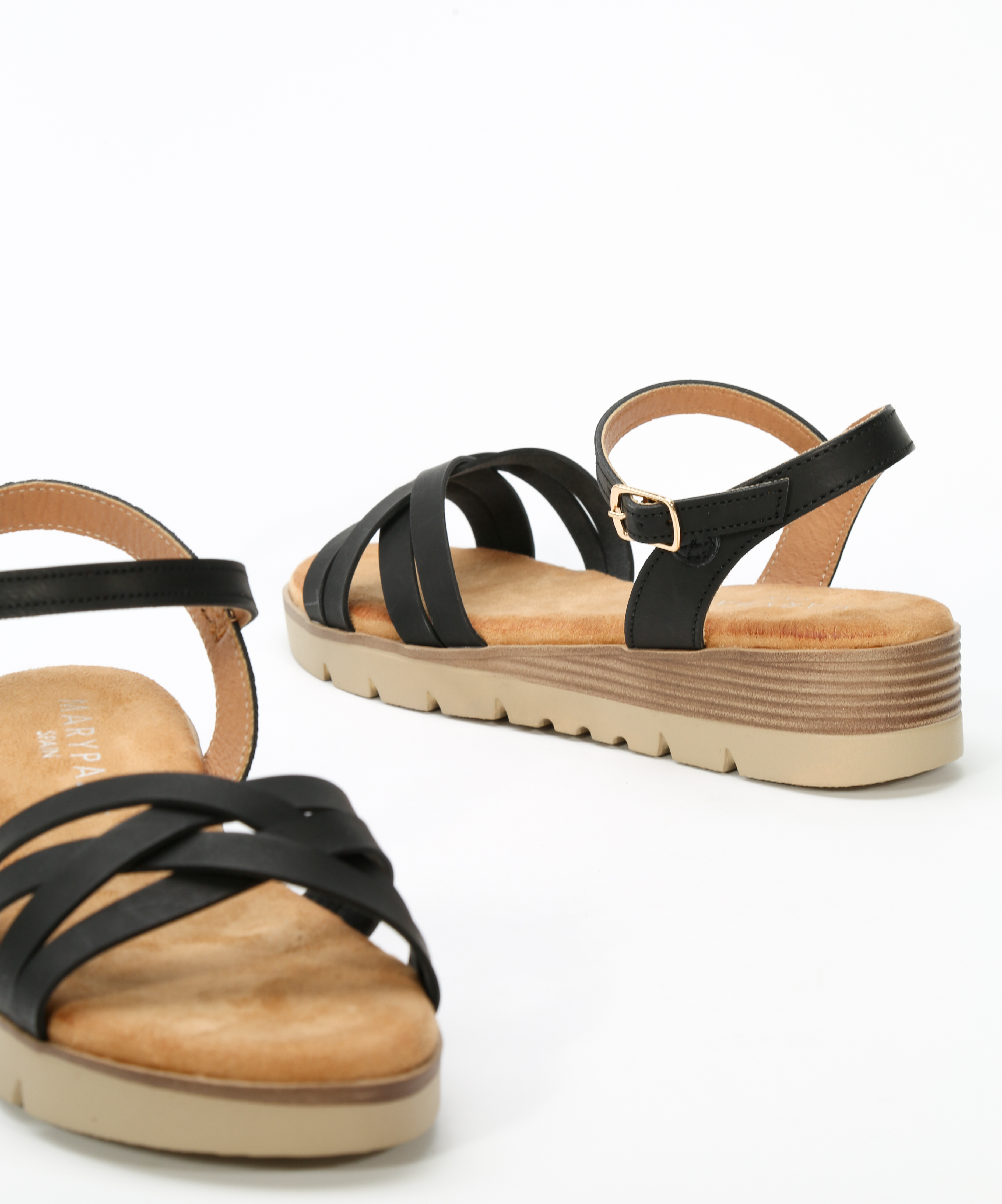 Sand&aacute;lia rasa com tiras entrela&ccedil;adas image number null